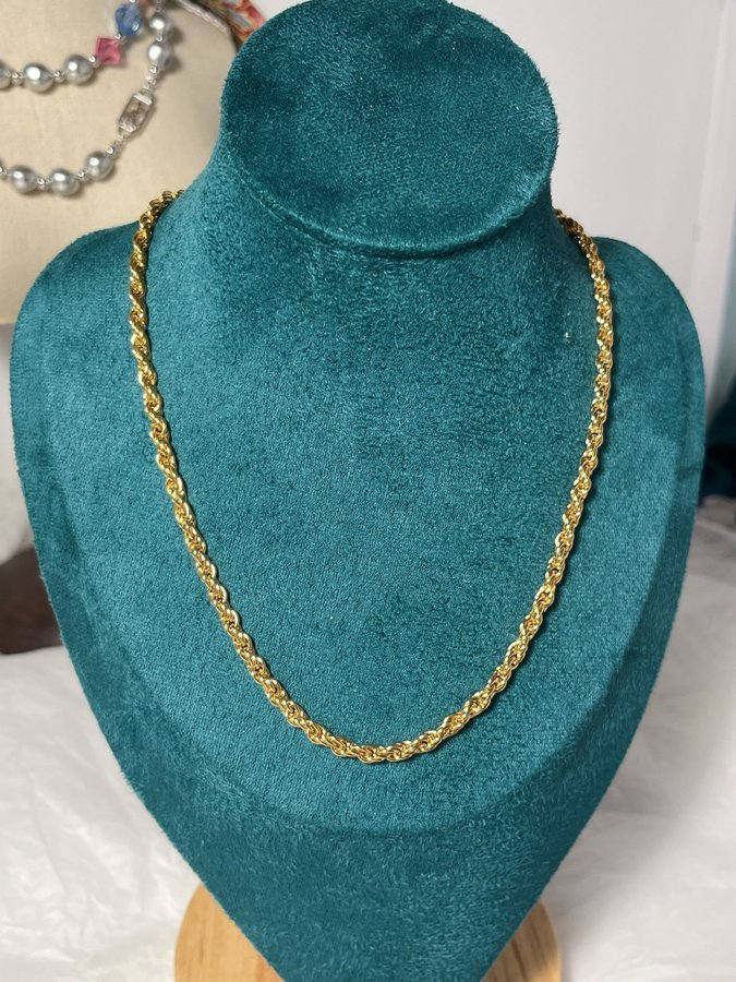 Mario Valentino necklace like new