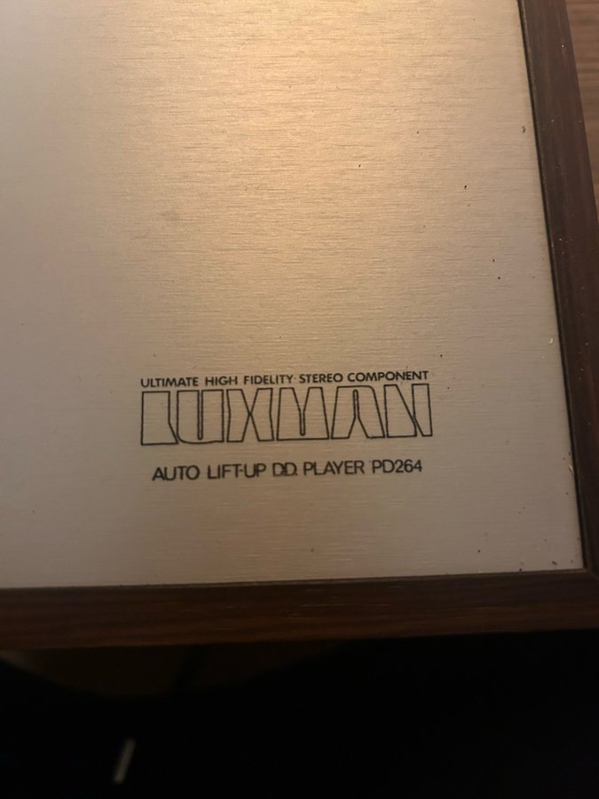 Luxman Auto Liftup DD Player PD264