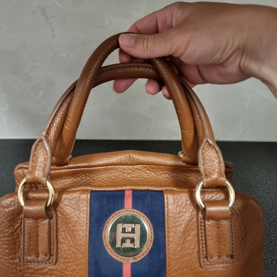 Tommy Hilfiger brun preppy handväska skinn läder