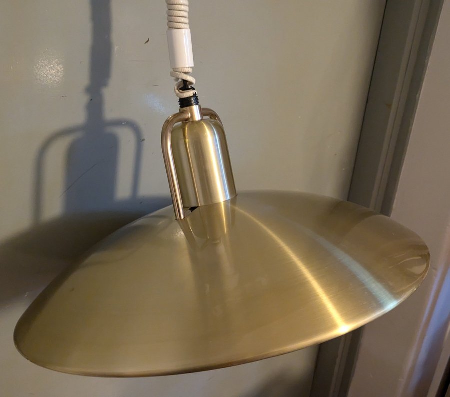 Taklampa / hisslampa lampa från Belid i mässing svensk design