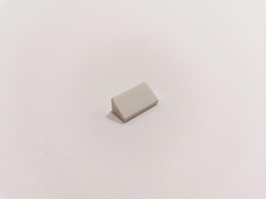 Lego - slope - tile - sned - 1x2x 2/3 - part 85984 - vit