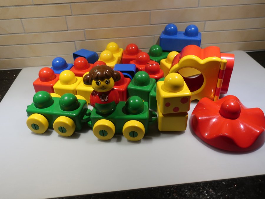 Lego - Duplo - Primo - ca 26 delar - blandade klossar - för barn från ½ år