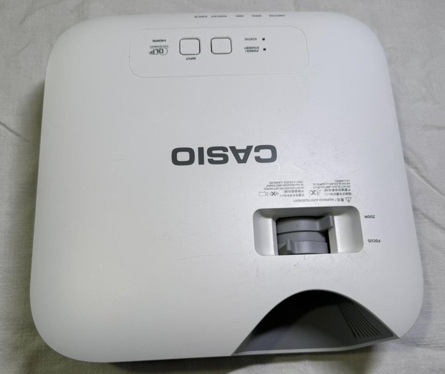 Casio XJ-V100W Projektor Laser/LED ”slipp byta lampa”