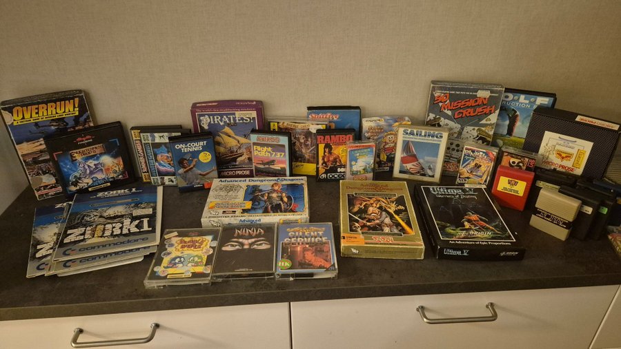 Commodore 64 spel och tillbehör