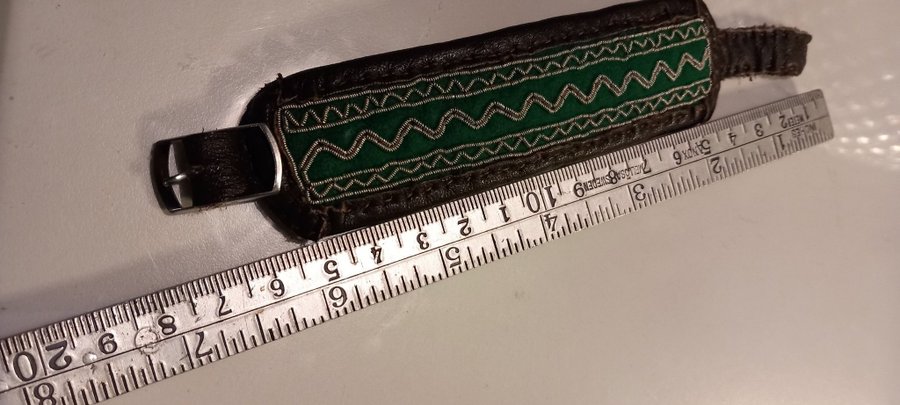 Samiska Läderarmband med grönt tyg och tenn