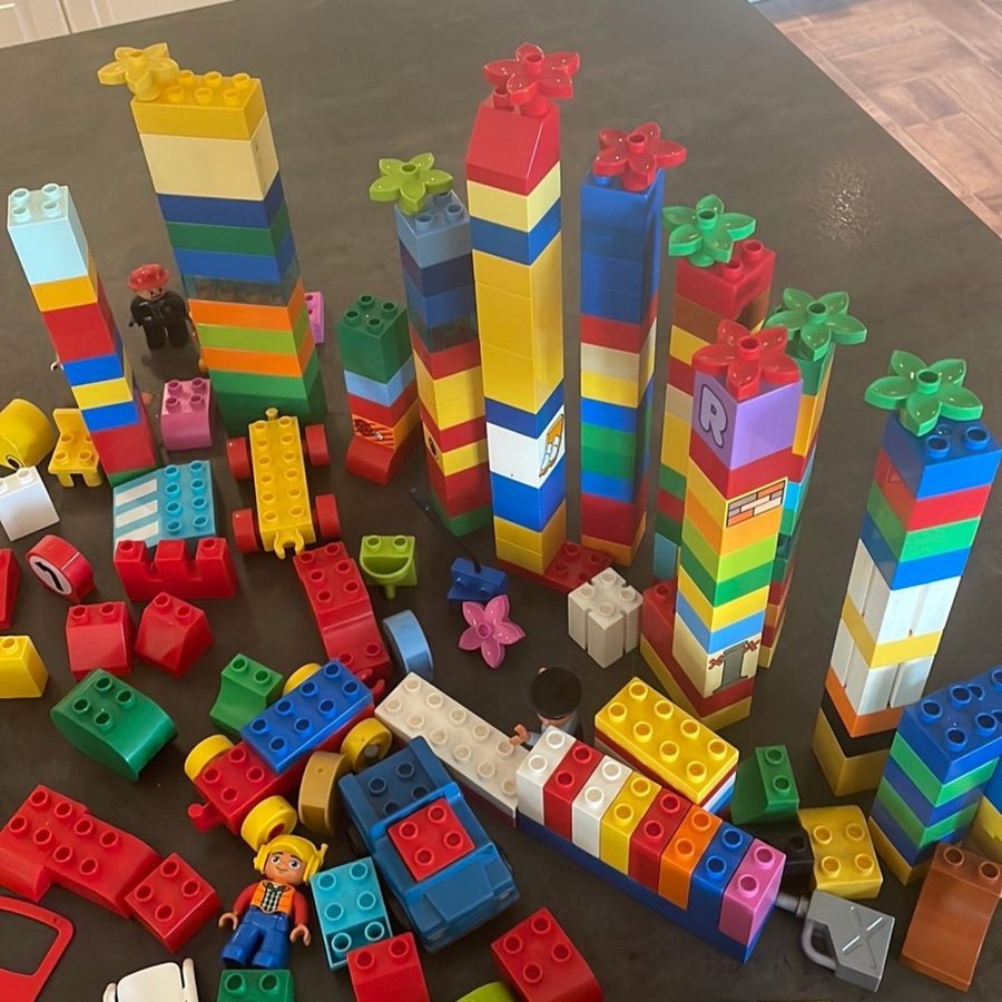 Lego Duplo - Stort Set med figurer, bilar och byggstenar