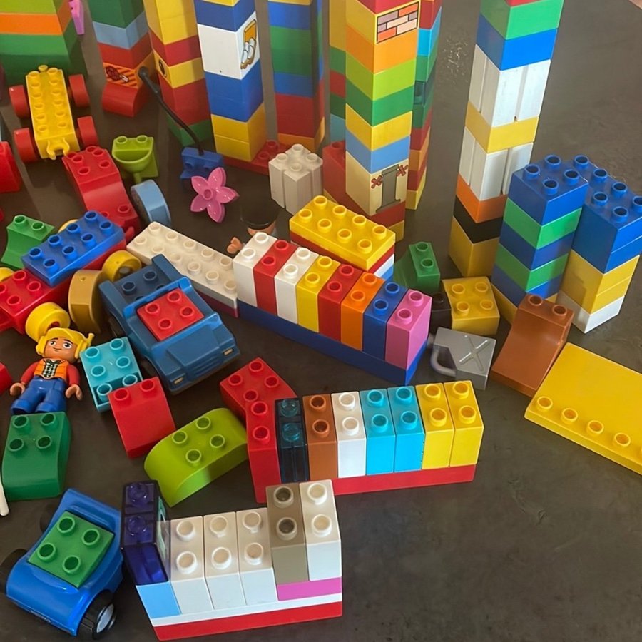 Lego Duplo - Stort Set med figurer, bilar och byggstenar