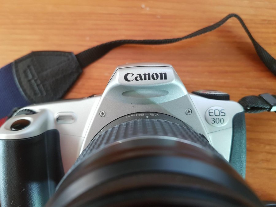 CANON REBEL 2000 EOS 300 FILM CAMERA DATA 35 MM SLR WITH EF 28-80 LENS