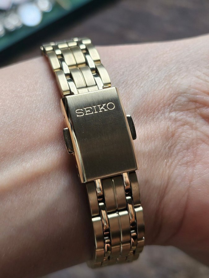 Seiko Gold Tone 100m SXDE72P1 - Ny og Ubrugt