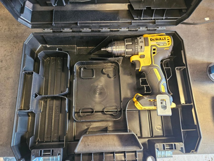 DEWALT 18V XR Borrmaskin