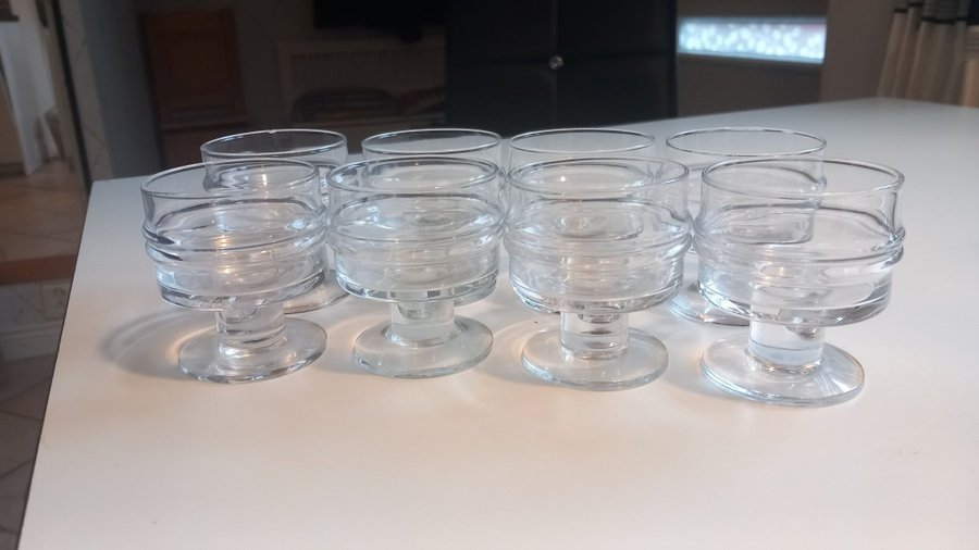 8 koppar och 4 skålar iittala glas