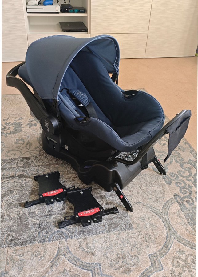 Babyskydd Britax Römer med adapter till Emmaljunga