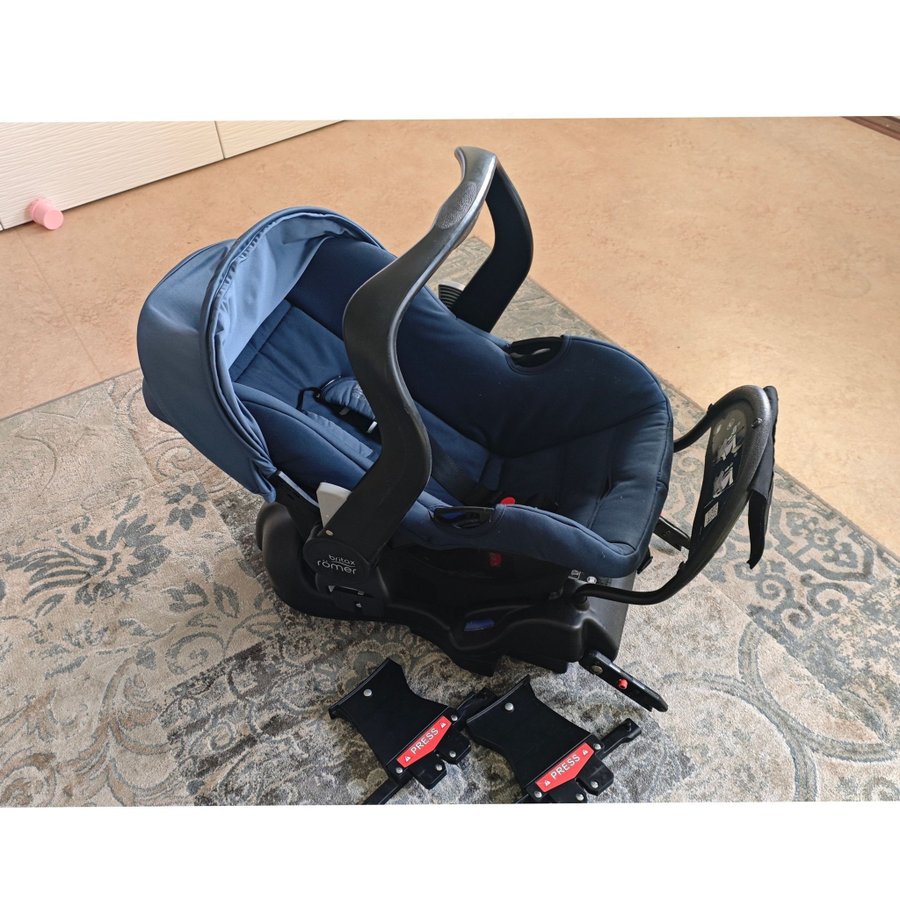 Babyskydd Britax Römer med adapter till Emmaljunga