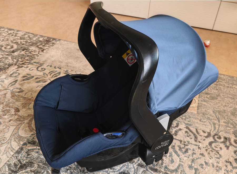 Babyskydd Britax Römer med adapter till Emmaljunga