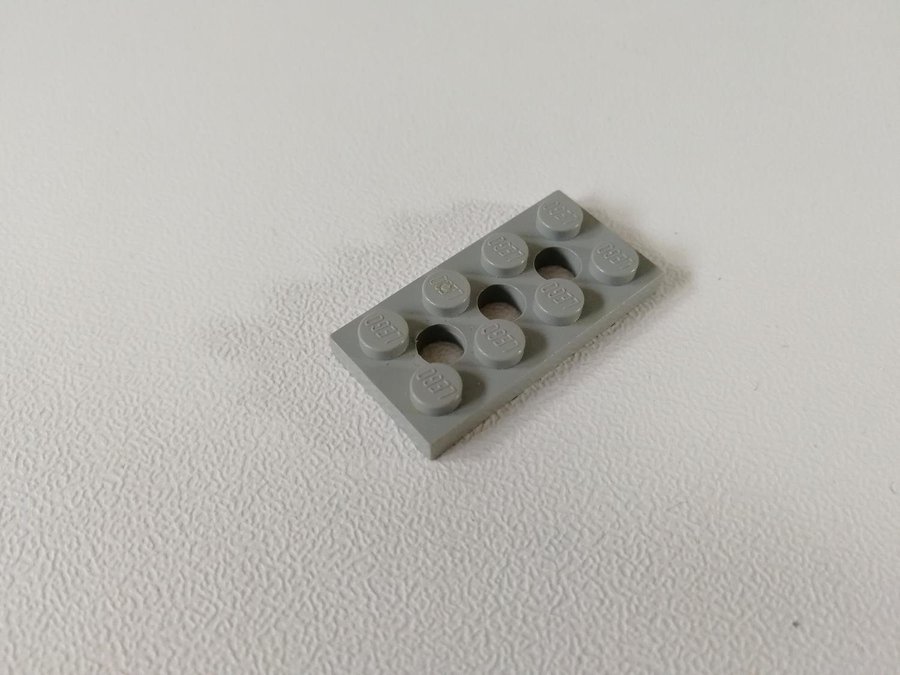 Lego - plate - technic - med hål - 2x4 - part 3709b - ljusgrå (old light gray)