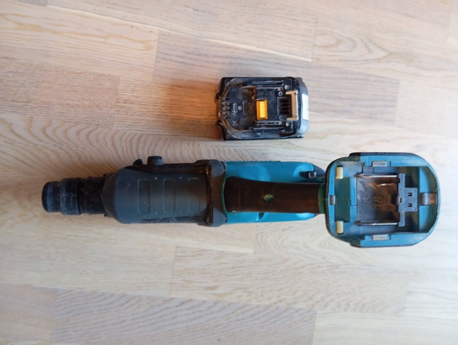 Makita SDS-Plus borrhammare med batteri och laddare