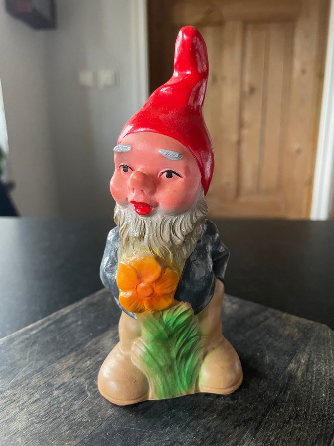 VINTAGE HEISSNER EN SÖT ÄLDRE HÅRDPLAST TOMTE, W GERMANY