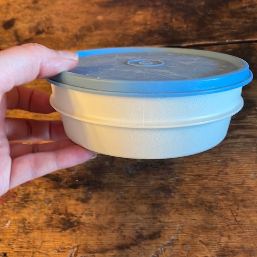 Tupperware bowl with lid