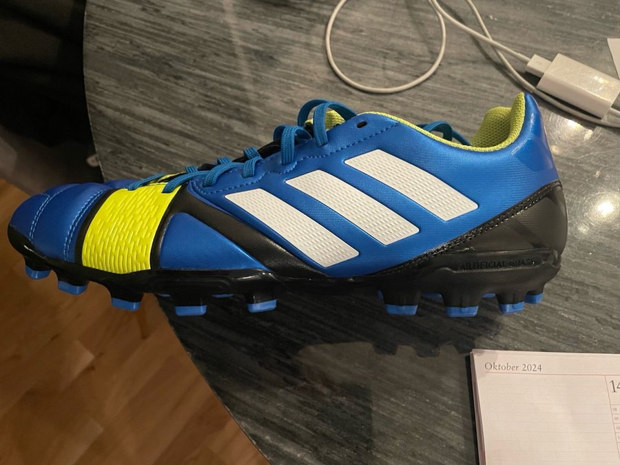 Adidas fotbollsskor