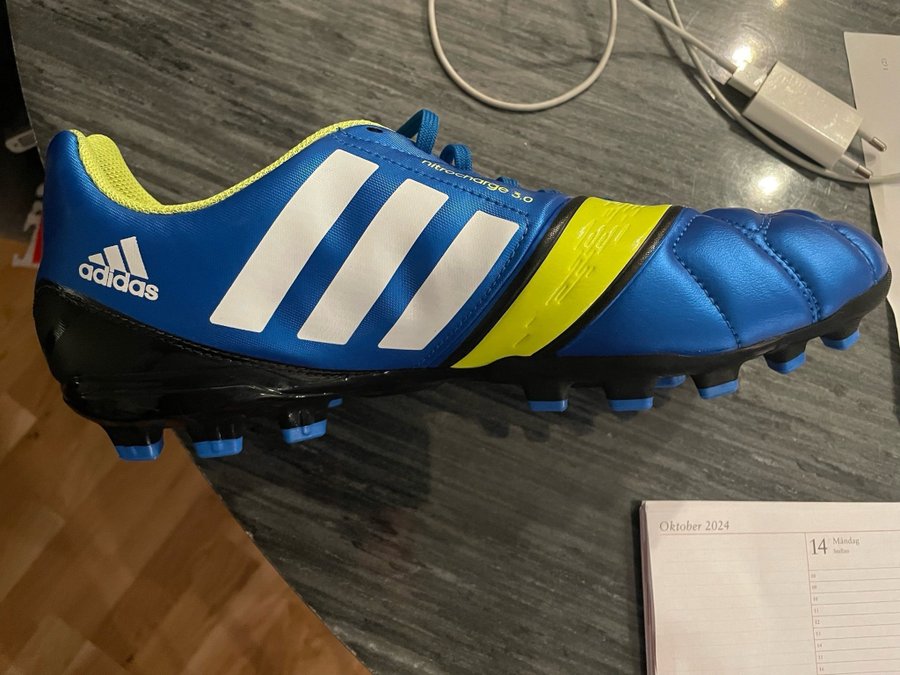 Adidas fotbollsskor