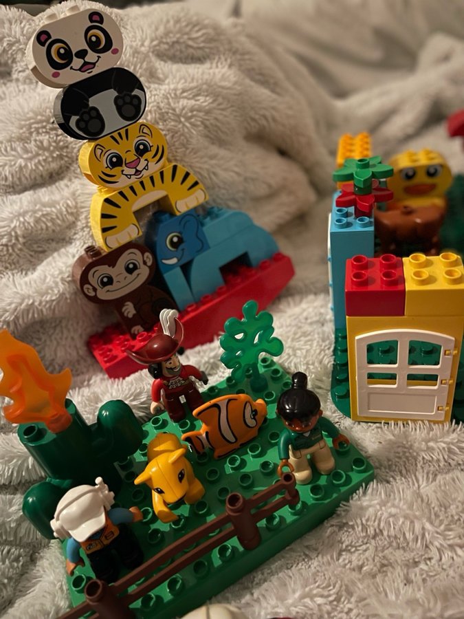 Lego Duplo Stort paket brandbil djur och figurer byggplatta julklappstips Disney