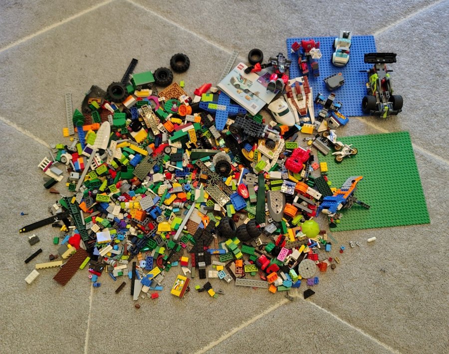 Lego blandat,osorterad,city,starwars,fordon,plattor 2.7kg.