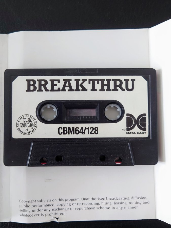 Breakthru - Commodore 64/128 spel