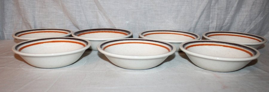 7 Engelska skålar STAFFORDSHIRE .BILTONS, RETRO 60/70 tals Retro