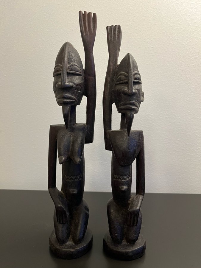 Två Afrikanska Träfigurer