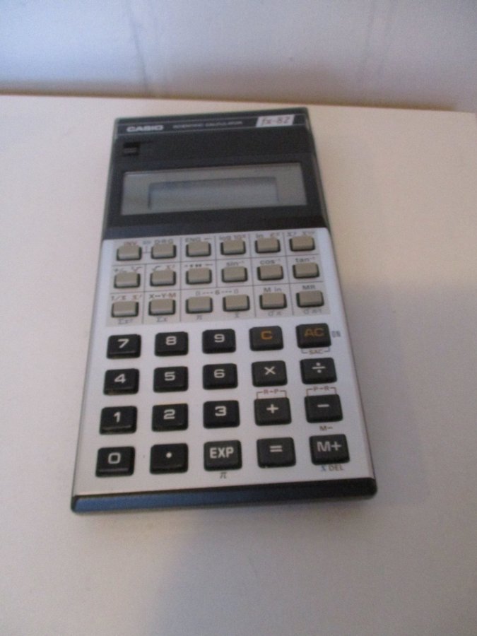 Casio fx-82 Kalkylator / minräknare