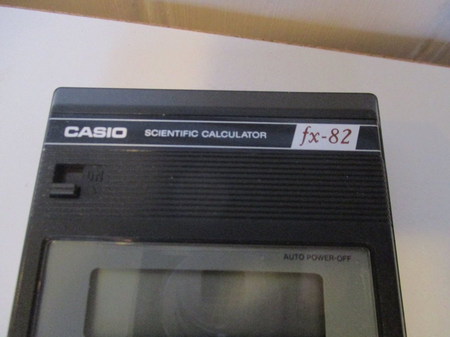 Casio fx-82 Kalkylator / minräknare