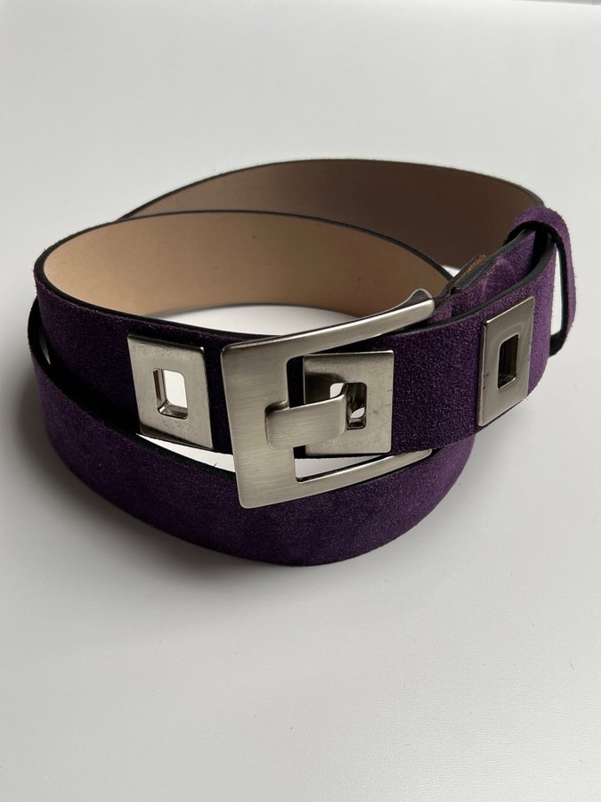 Statement piece purple suede leather belt unique design size 95 like new