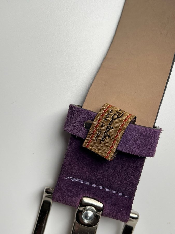 Statement piece purple suede leather belt unique design size 95 like new