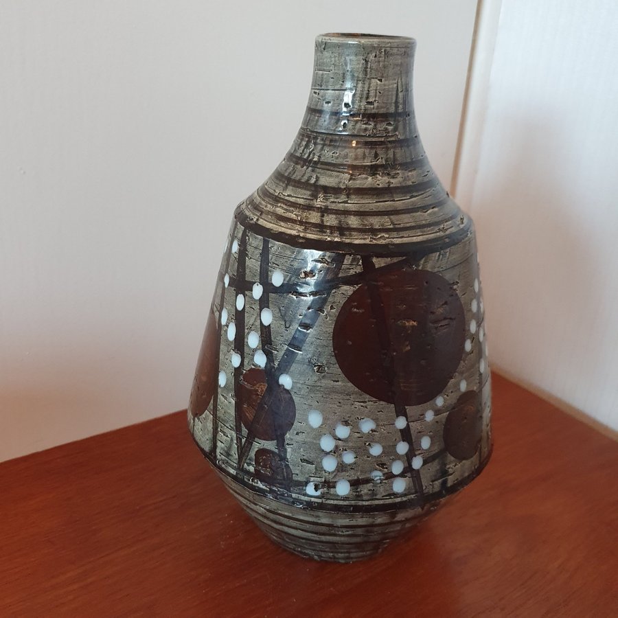 VAs VASE, ceramic, SYCO, Willow, 1900s