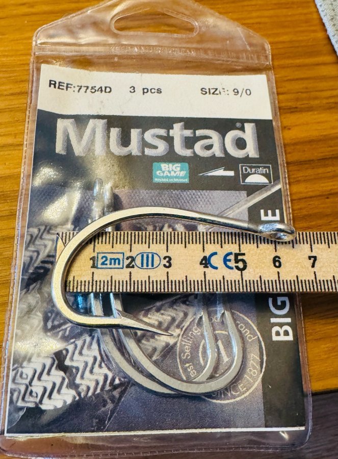 OBS MUSTAD 9/0 REF:7754D. 3 st kvalitetskrokar i original förpackning!