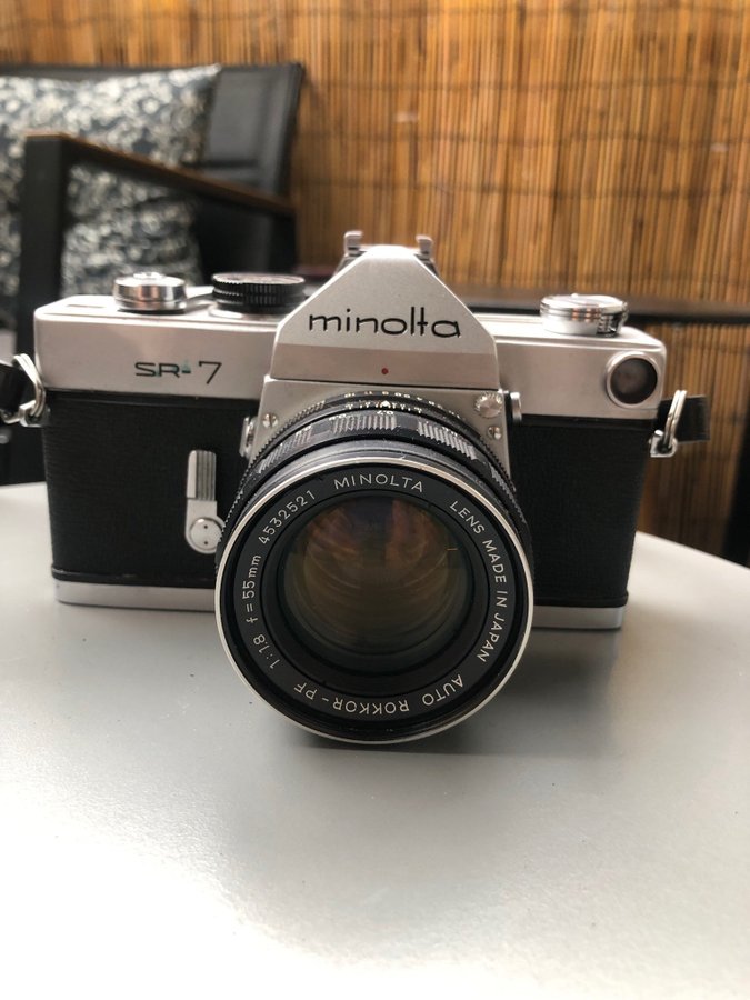 Minolta SR-7 med objektiv och tillbehör