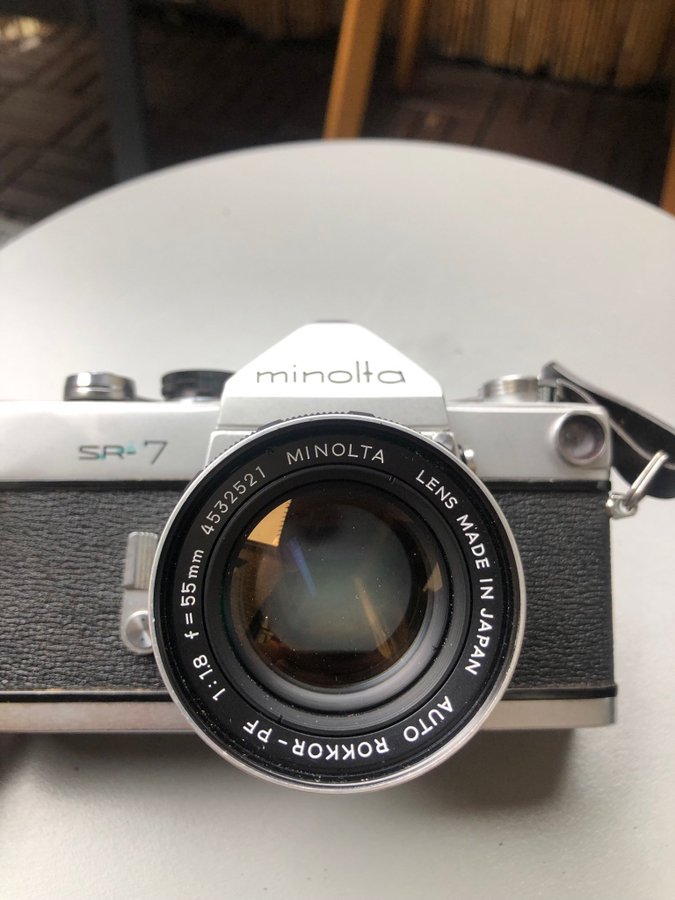 Minolta SR-7 med objektiv och tillbehör