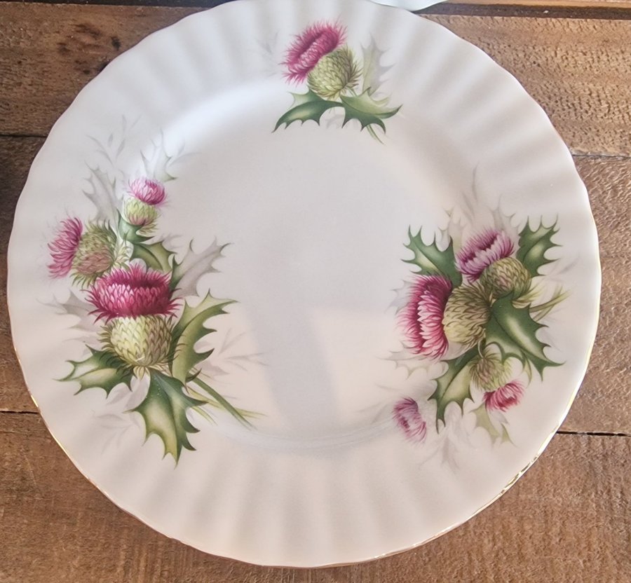 Royal Albert Highland Thistle 4 st assietter i perfekt skick bone china