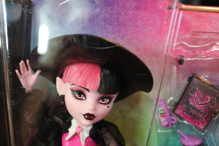 Monster High Draculaura docka med tillbehör