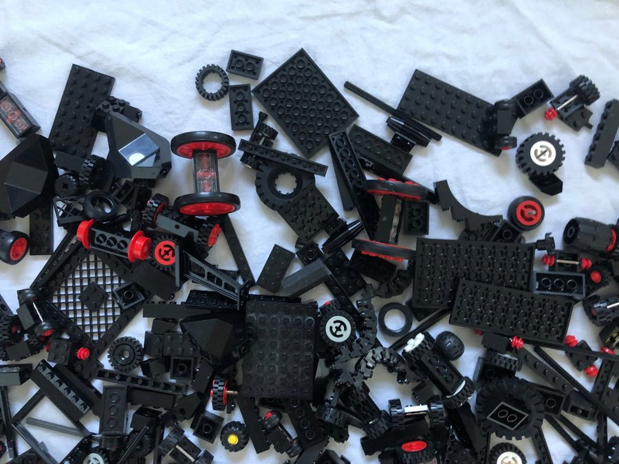 Äldre svart LEGO från 80-90talet - i lösvikt ca 1,7kg