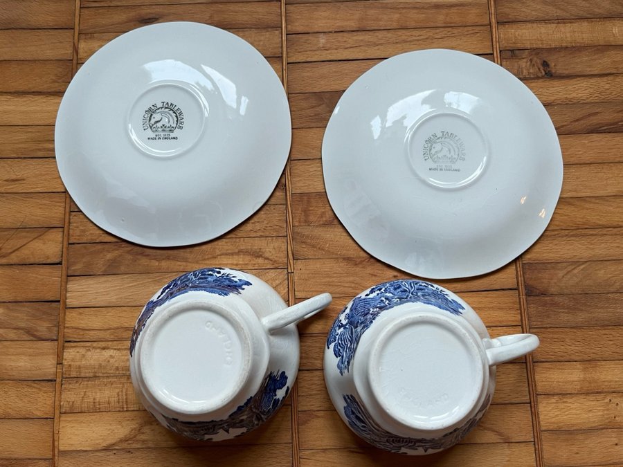 Tekoppar och fat från Unicorn Tableware England blåvitt porslin