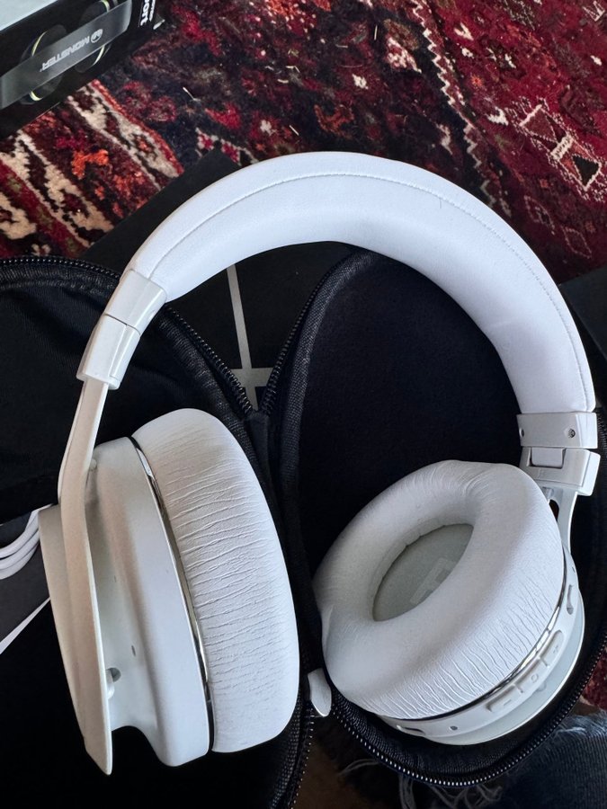 Xenon Active Noise-Cancelling Headphones KYGO