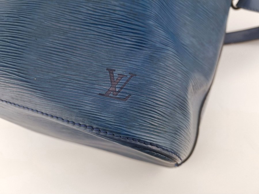 100% Äkta LOUIS VUITTON Petit Noe PM väska