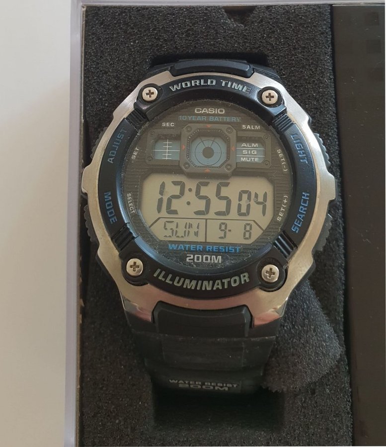 Nytt, Casio Illuminator Armbandsur AE-2000w