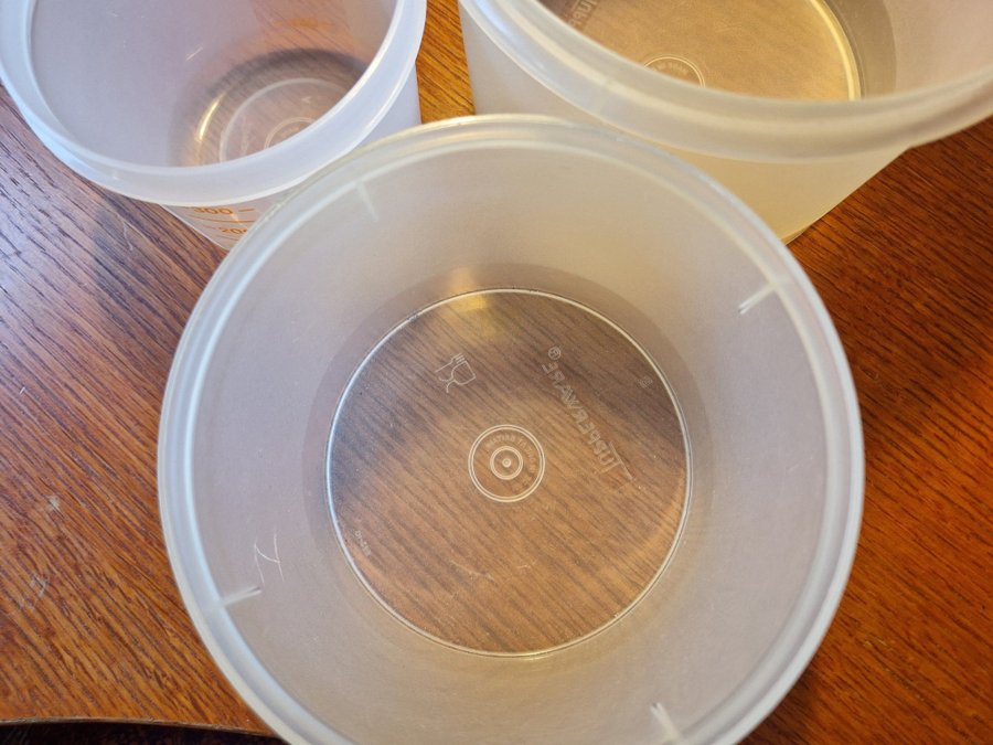 Tupperware förvaringsburkar med lock