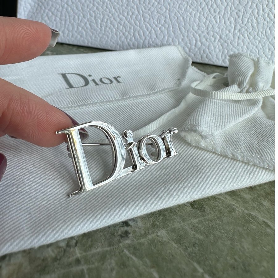 DIOR Brosch silver HELT NY