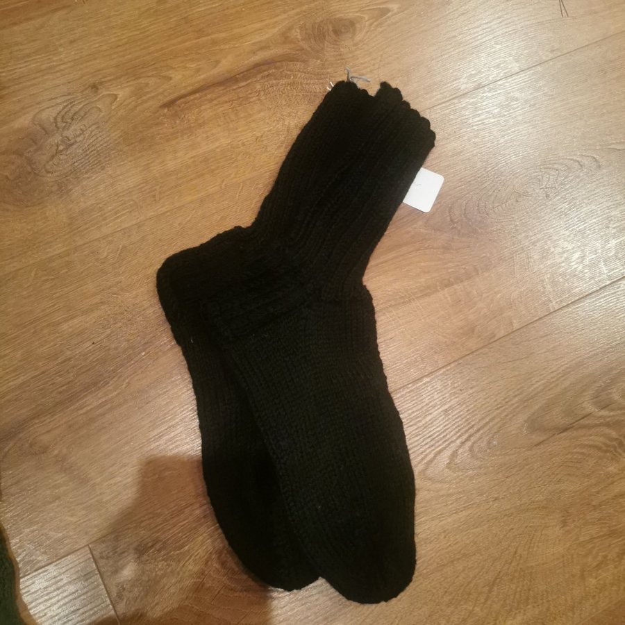 Handstickade raggsockor i storlek 40-41