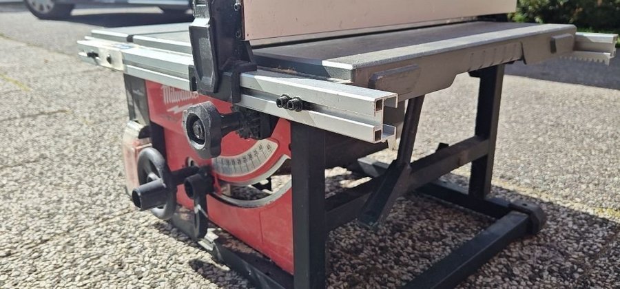 Milwaukee M18 FTS210 bordssåg