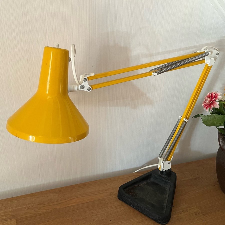 Retro skrivbordslampa - HCF Danmark (med gjutjärnsfot)