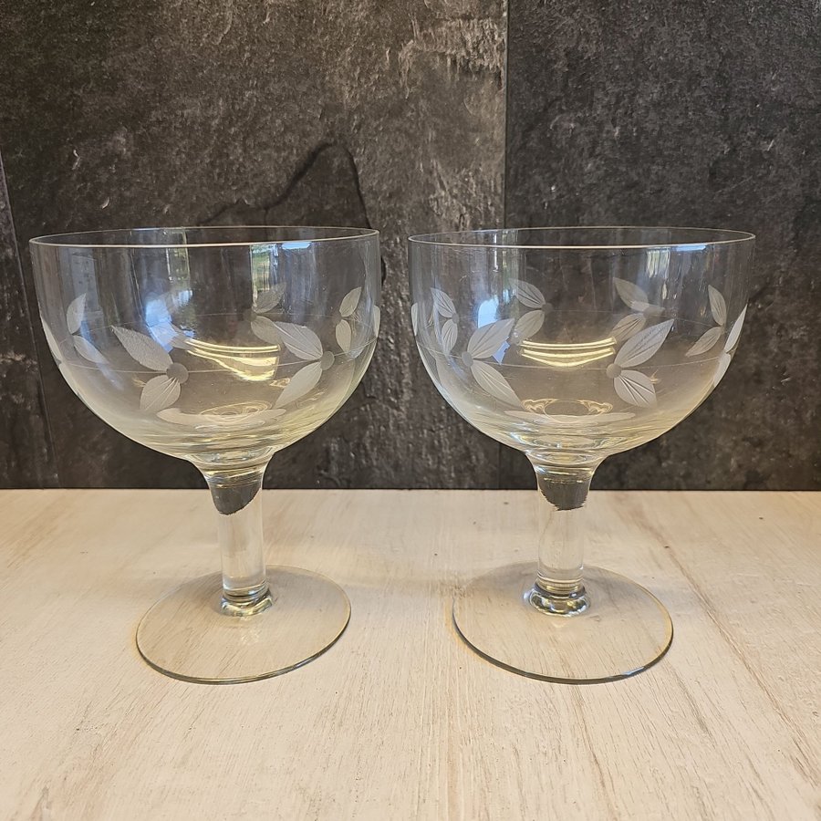 Glas / skål på fot x 2 st